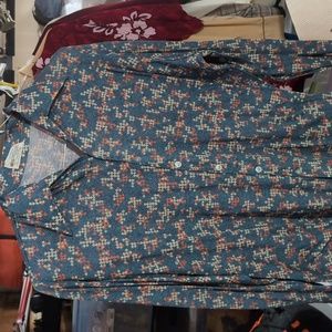 Garage Sale!! Super vintage JCPenney casual button-down shirt... No size looks m